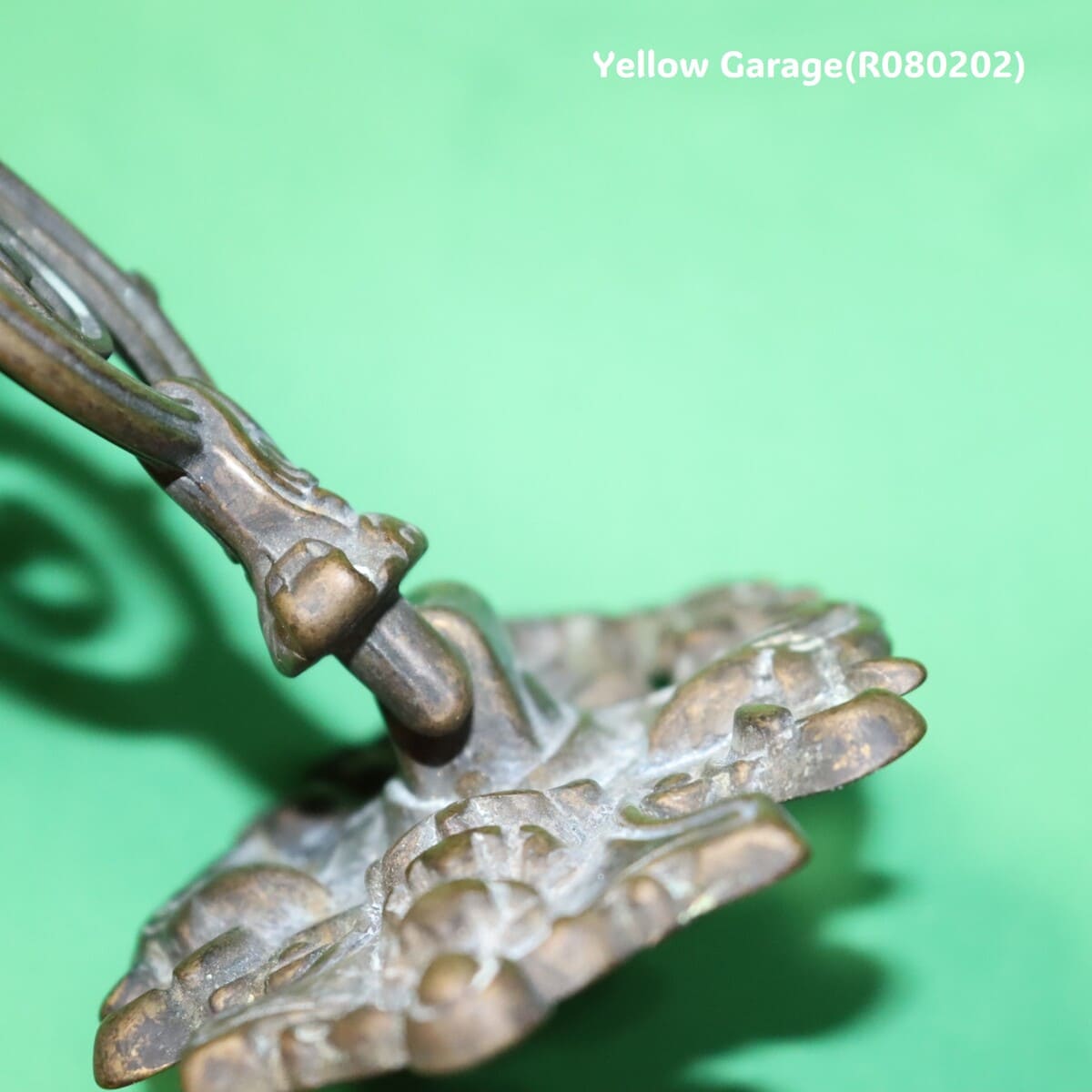 19世紀末から20世紀初頭にかけてヨーロッパ（おそらくフランスまたはイギリス）で製造されたと考えられるキャンドルスタンド＿回転部前から