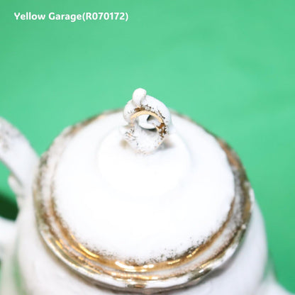 小振りなサイズが特徴のアンティーク・ティーセット＿ポット蓋上からアップ