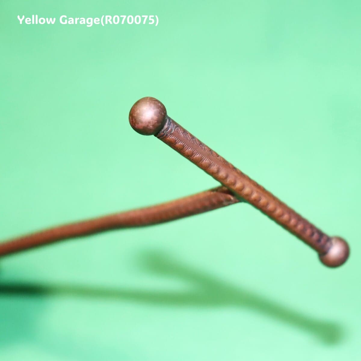 アンティーク真鍮製アクセサリスタンド（縞模様装飾）