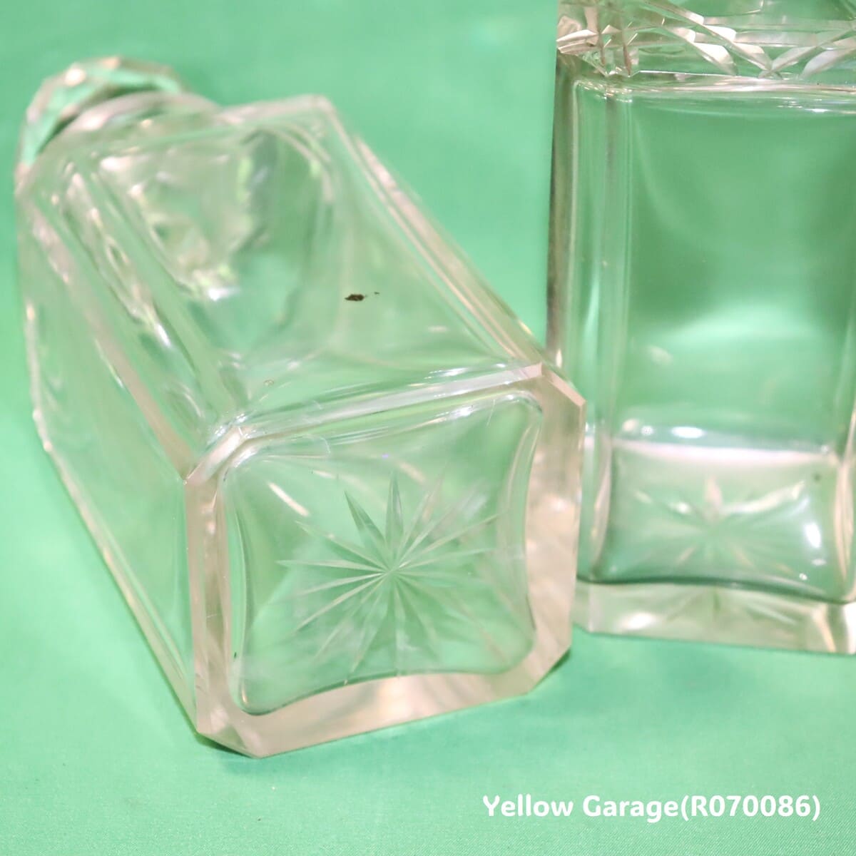 ロック付きアンティークデキャンタ・キャディ・グラス底