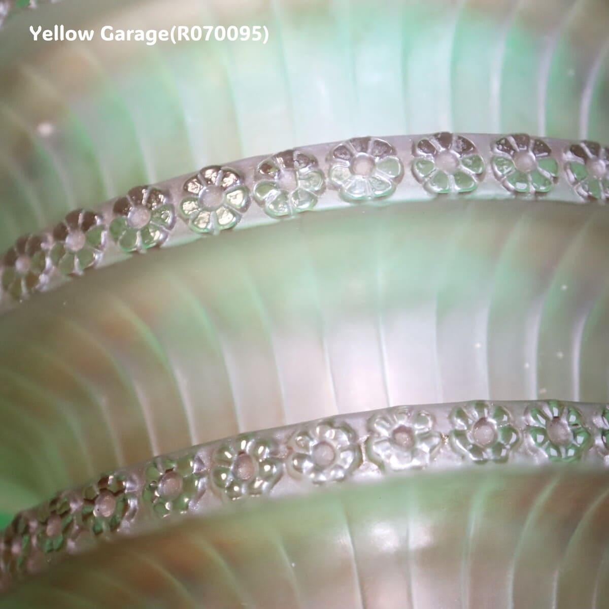 R. LALIQUE 「シェヴルーズ/Chevreuse」フラワーモチーフ厚手アールデコ・ガラスポット