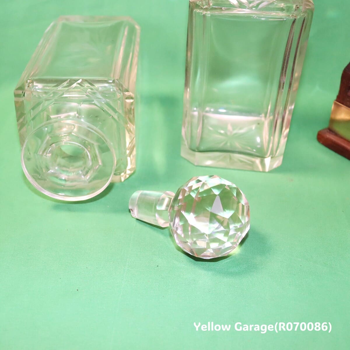 ロック付きアンティークデキャンタ・キャディ・グラス栓