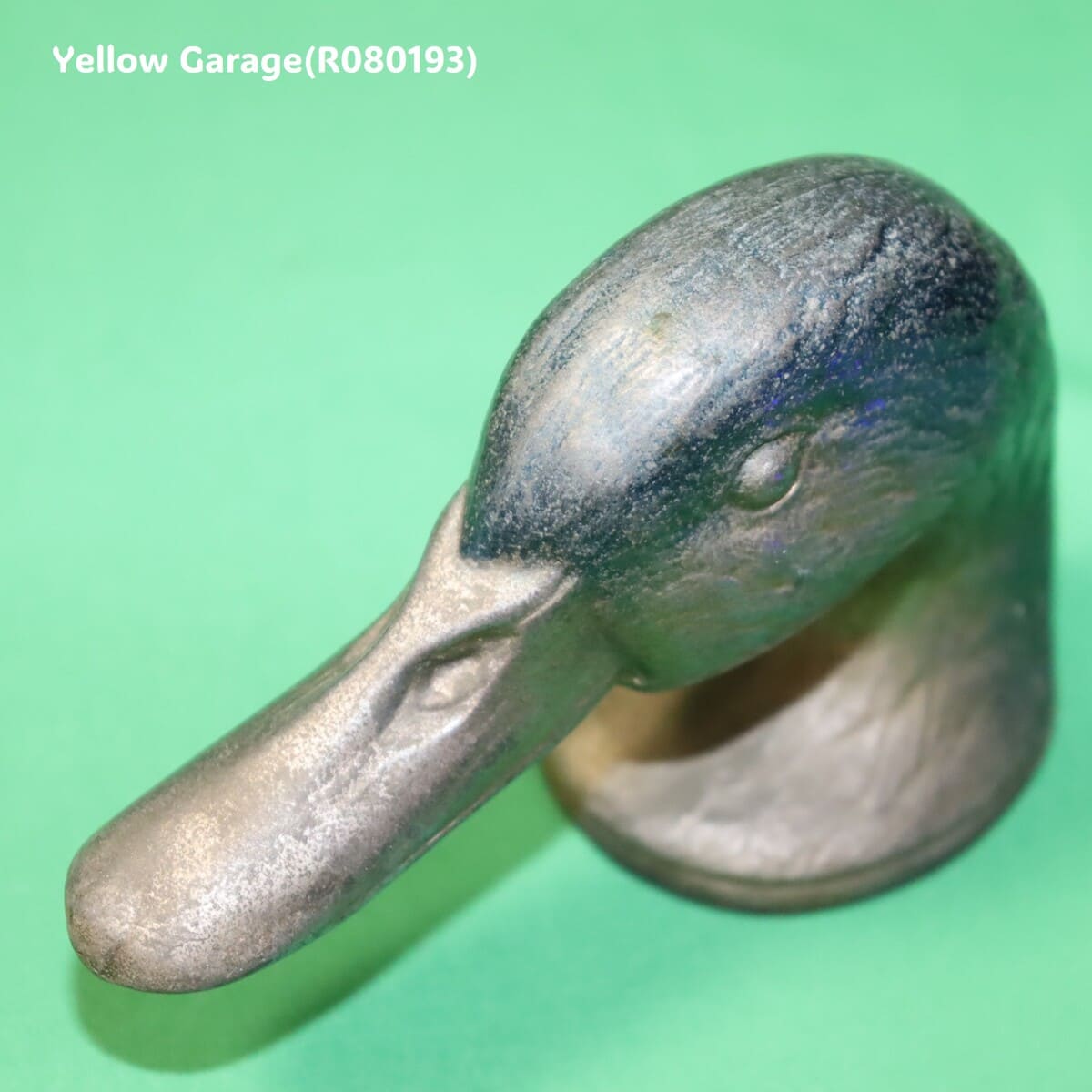 フランス・パリの老舗金物商 KIRBY, BEARD &amp; Co. によって製作されたアヒル（DUCK）をモチーフにした真鍮製ヴィンテージ・ボトルオープナー＿アップ左下