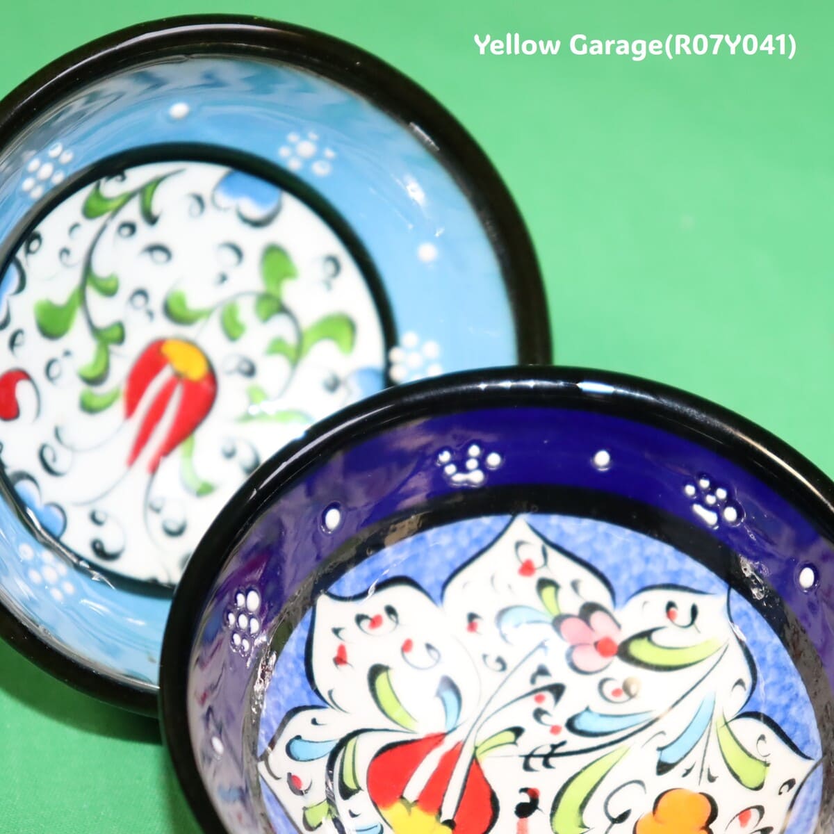 エキゾチックな花模様が食卓を彩る
手のひらサイズの小さな芸術品
トルコのハンドメイド陶器アップ