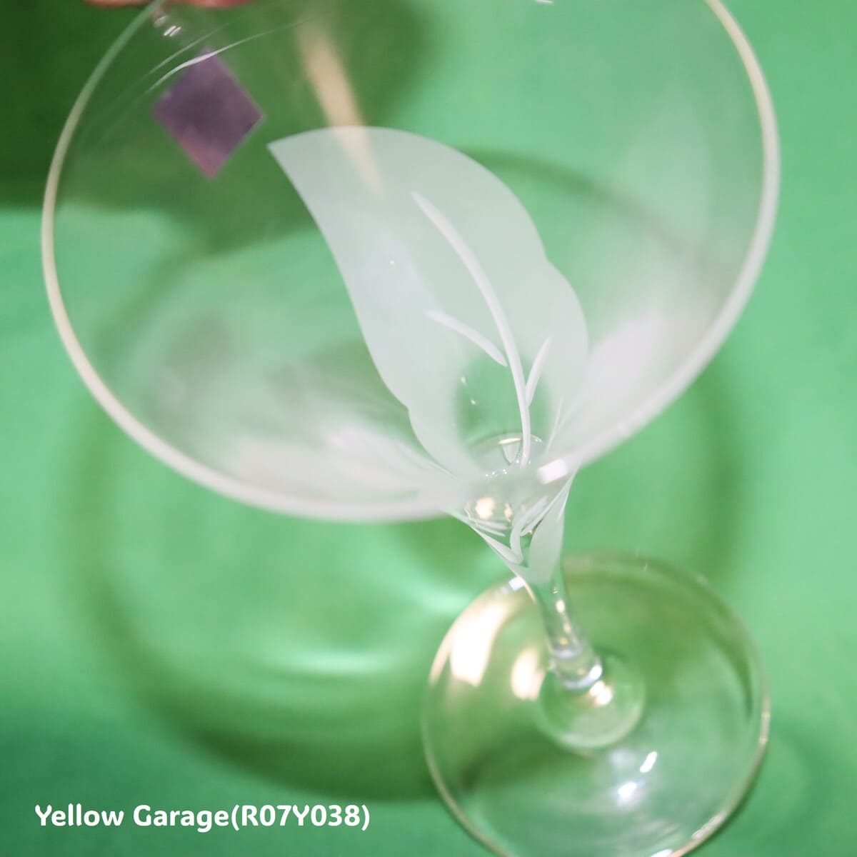 上品な曲線美とフロスト加工が魅せる
HOYAの芸術品デザイン