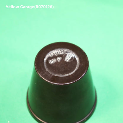 ベークライト製のチョコレートモールド＿底アップ