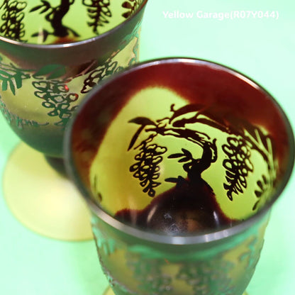 すりガラスに浮かぶ植物文様
小さなグラスに込められた優雅な時間拡大