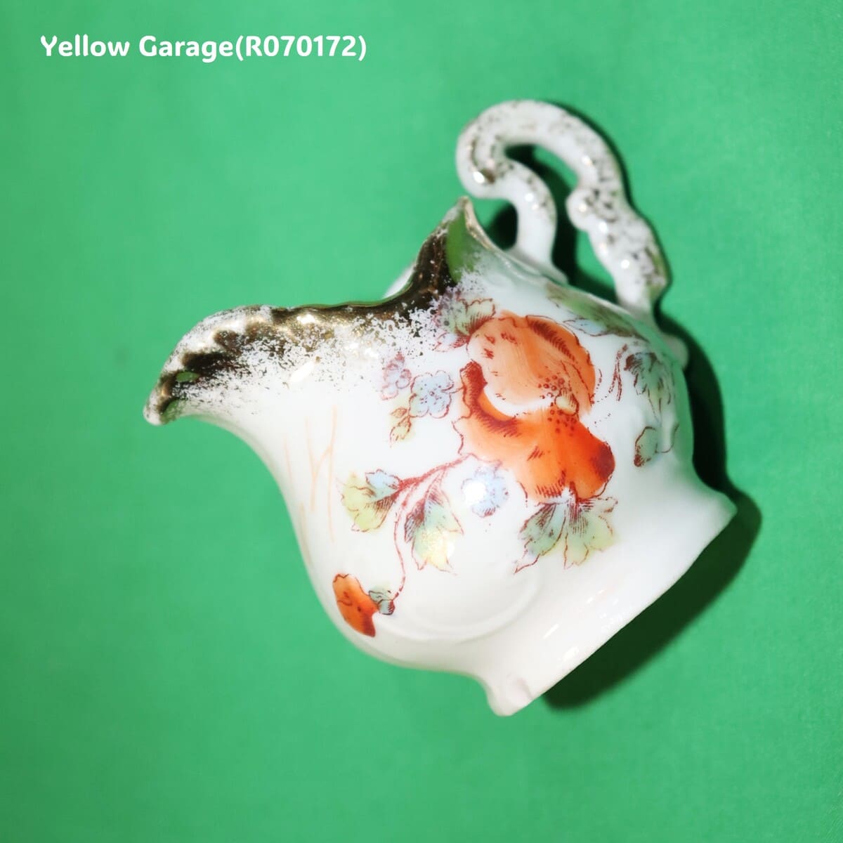 小振りなサイズが特徴のアンティーク・ティーセット＿ミルク横