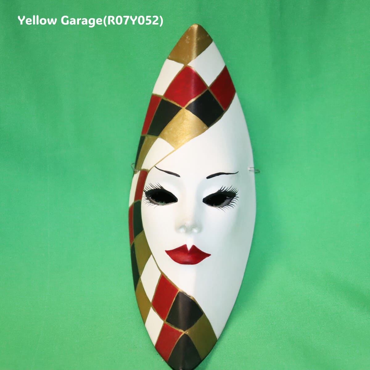 月のように静かに微笑む
幻想とアートの融合正面