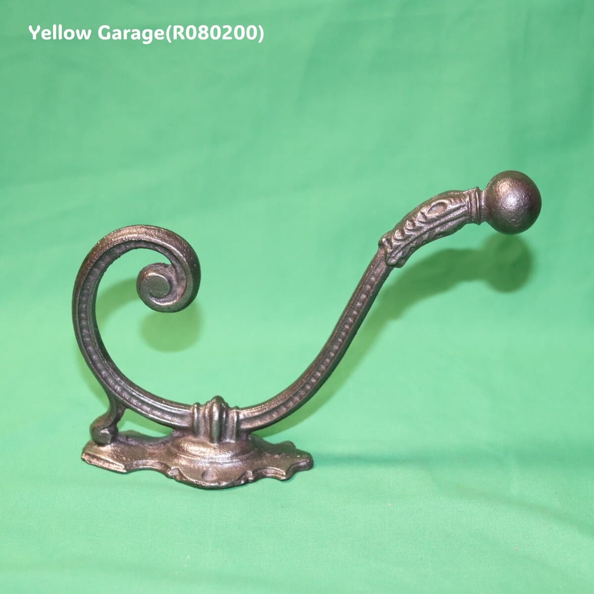 19世紀末から20世紀初頭にかけてヨーロッパの家庭玄関で実際に使われていたアンティークの壁付けフック_全体横