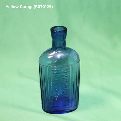 「毒薬（POISONOUS）」を示すアンティークの薬瓶＿正面