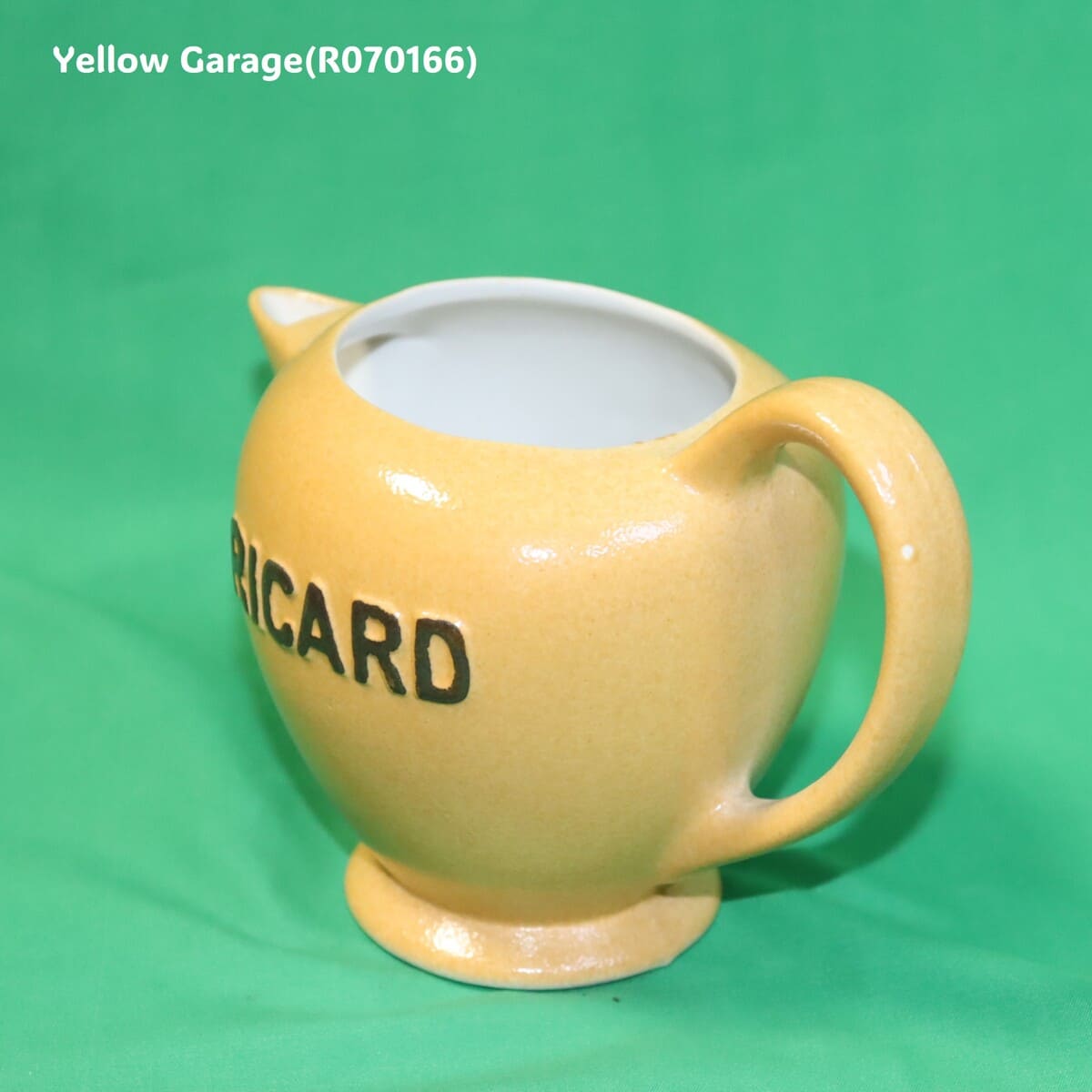 フランスの陶芸工房 Atelier de Céramique RICARD によって制作された陶器製のヴィンテージポット_右上から
