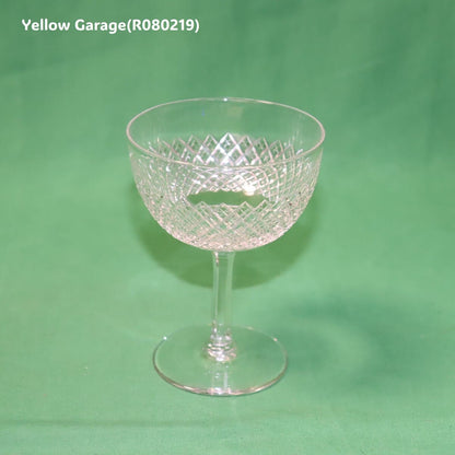 エドワーディアン様式（20世紀初頭）の影響を色濃く感じさせるアンティークのカットガラス製シャンパンクープ（ソーサー型グラス）＿全体