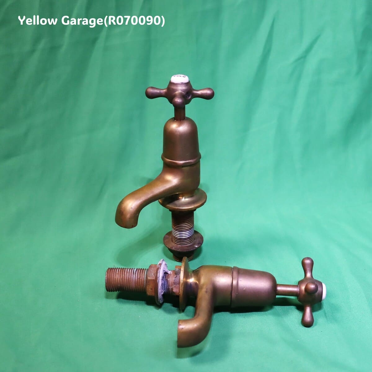 Shanks社製 真鍮製アンティーク蛇口（HOT & COLD）ペアセット｜1900年代前半 英国製　正面