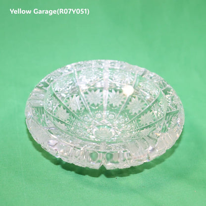 輝きと重厚感を手元に
昭和レトロな一品で空間に品格を正面