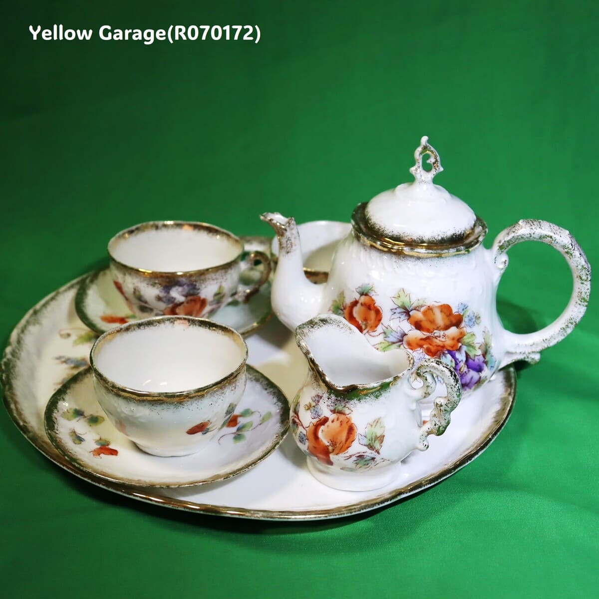 小振りなサイズが特徴のアンティーク・ティーセット＿セット全体