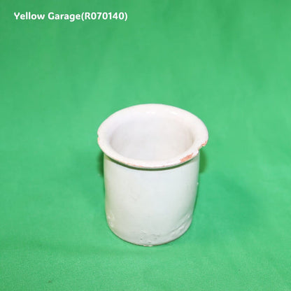 この小さな白釉の陶器容器は、手づくりならではの柔らかなゆらぎと経年による風合いが魅力のアンティークアイテムです_2