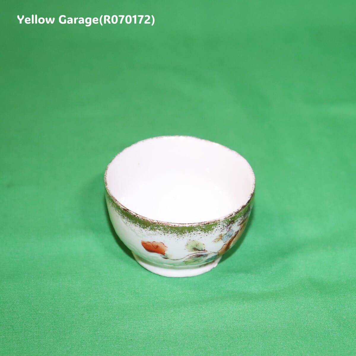 小振りなサイズが特徴のアンティーク・ティーセット＿シュガー全体