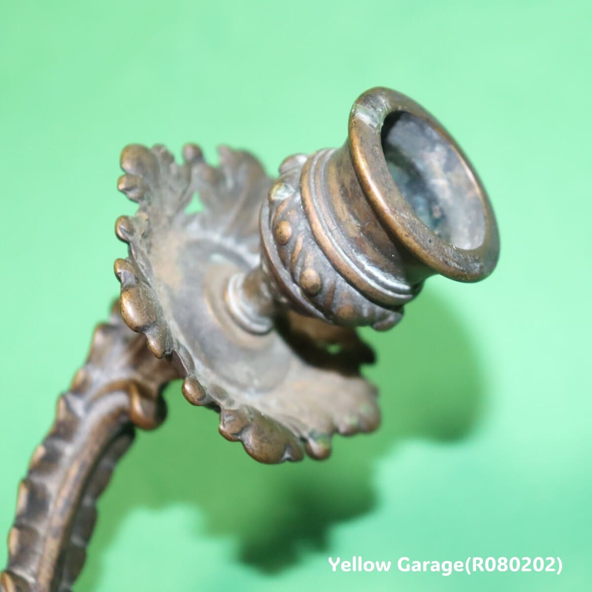 19世紀末から20世紀初頭にかけてヨーロッパ（おそらくフランスまたはイギリス）で製造されたと考えられるキャンドルスタンド＿キャンドルスタンド部斜め上から