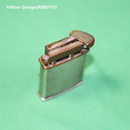 イギリス製のビンテージオイルライター＿あたま上