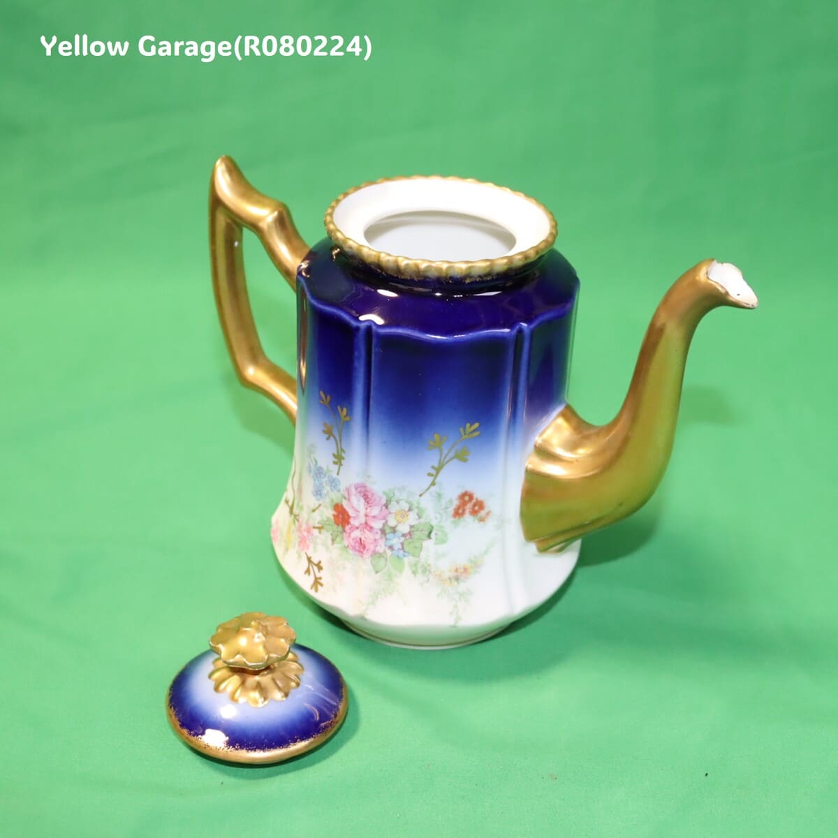 19世紀末〜20世紀初頭に製造されたフランス・リモージュのアンティークティーセット_ポット蓋取る口右中