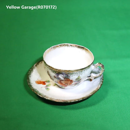 小振りなサイズが特徴のアンティーク・ティーセット＿カップ1全体