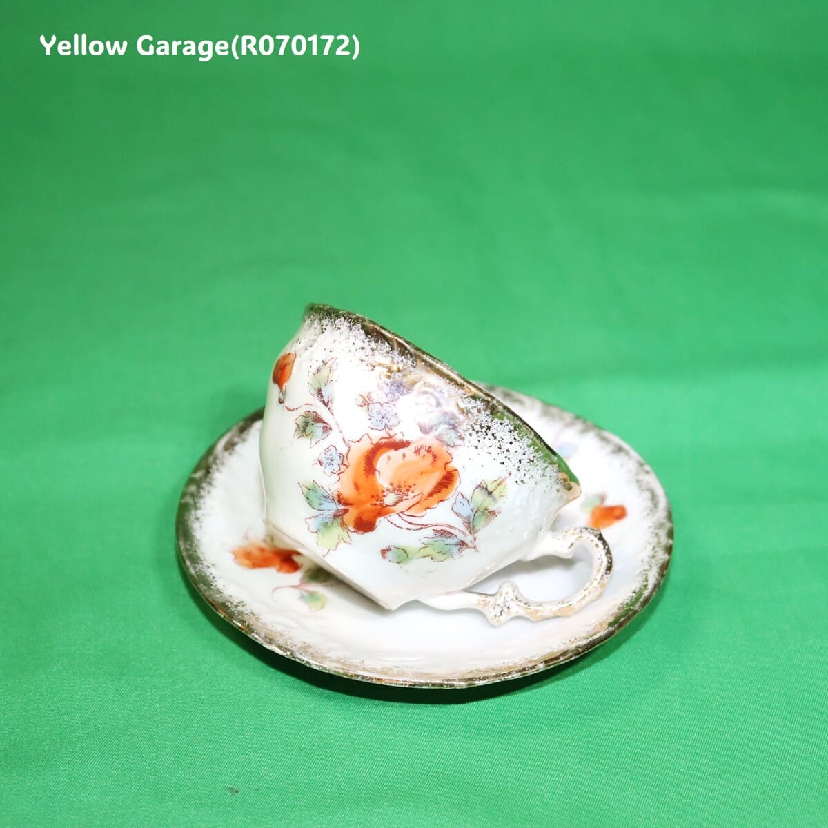 小振りなサイズが特徴のアンティーク・ティーセット＿カップ1絵柄