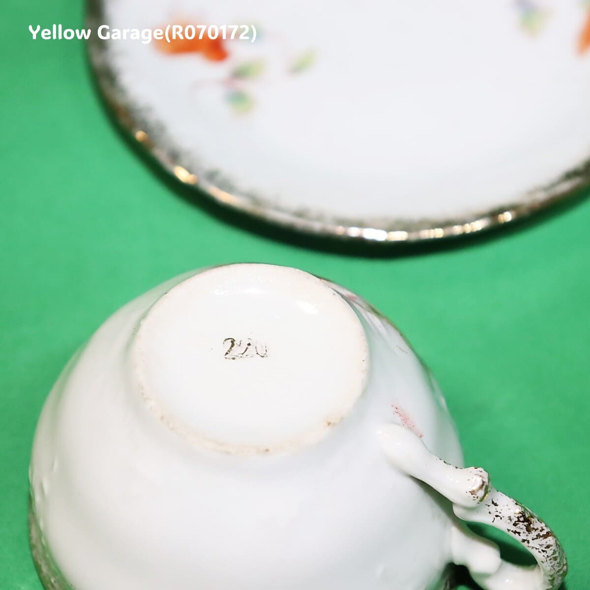 小振りなサイズが特徴のアンティーク・ティーセット＿カップ1底