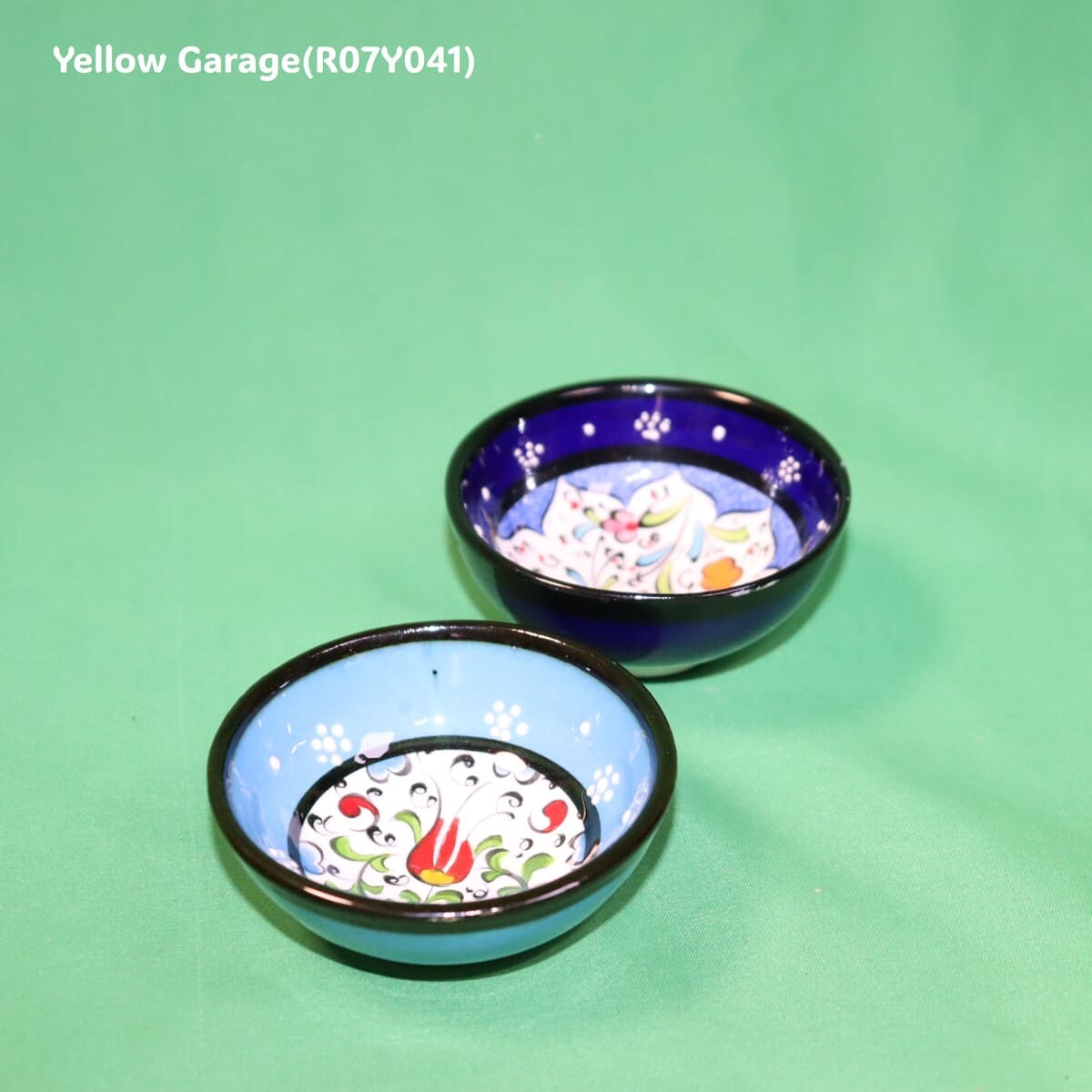 エキゾチックな花模様が食卓を彩る
手のひらサイズの小さな芸術品
トルコのハンドメイド陶器正面