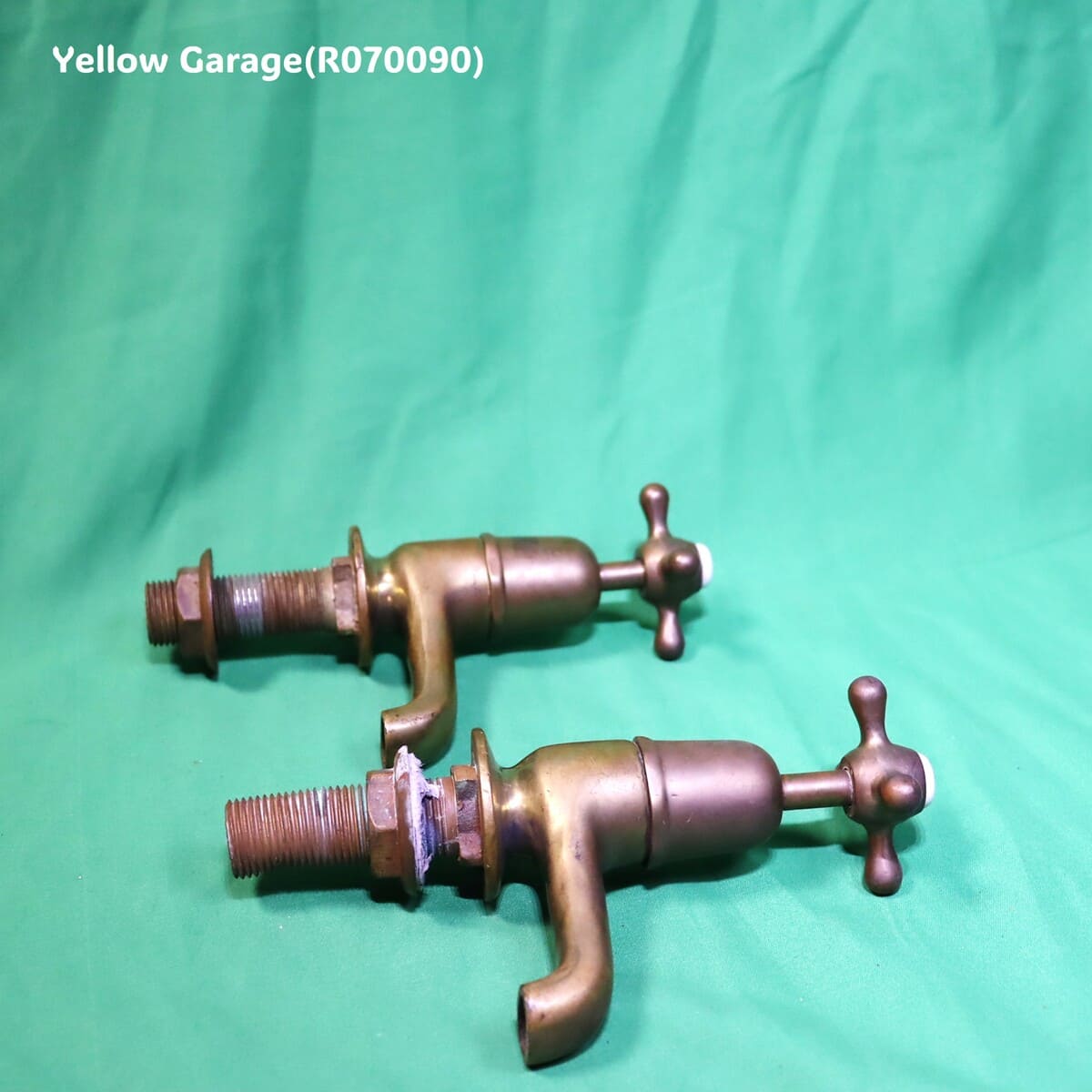 Shanks社製 真鍮製アンティーク蛇口（HOT & COLD）ペアセット｜1900年代前半 英国製　側面