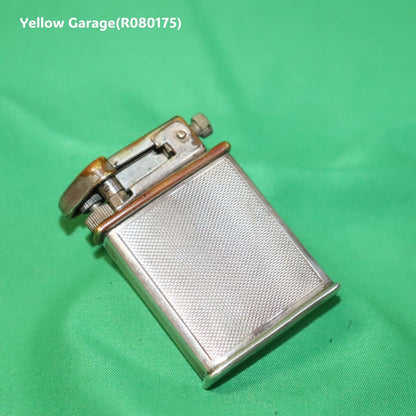 イギリス製のビンテージオイルライター＿頭左上