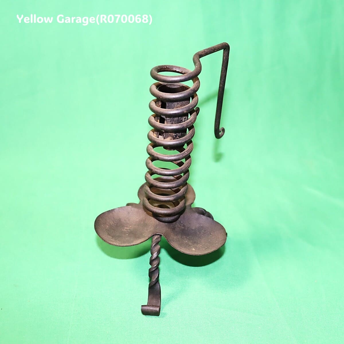 アンティーク 鉄製スプリングキャンドルスタンド斜め