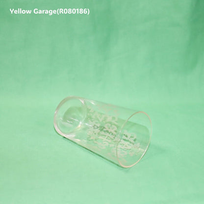 側面に “DEAR MOTHER”反対側に “LIZZIE” の文字がエッチングされたアンティークグラス_口右下