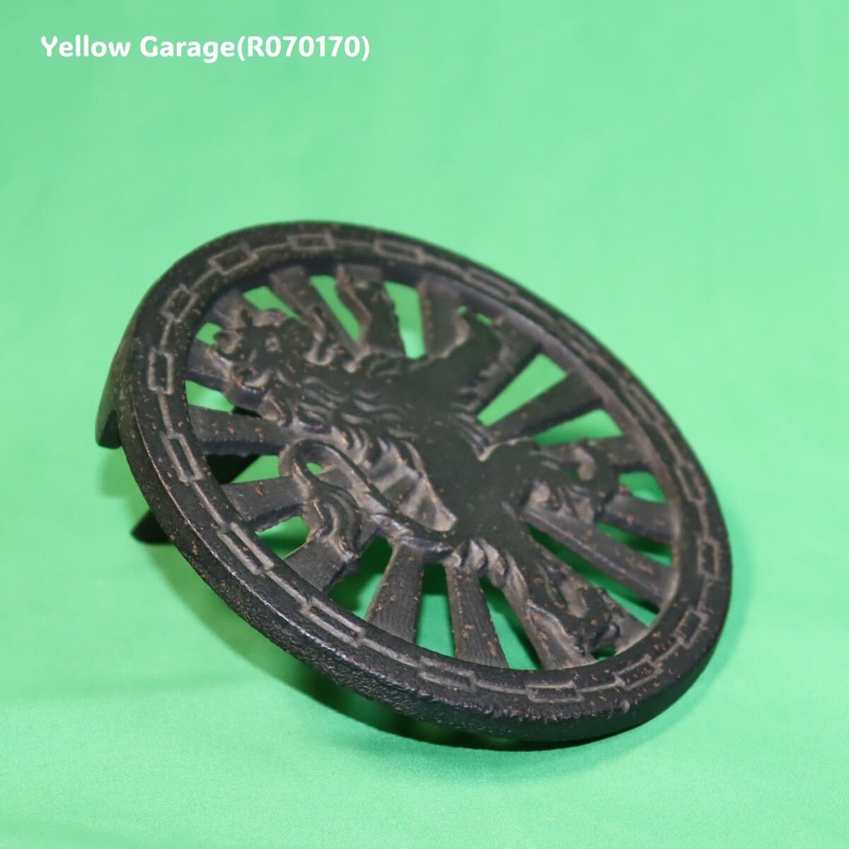 19世紀末から20世紀初頭のヨーロッパで使用されていたと考えられる鋳鉄製の暖炉アクセサリー＿獅子右