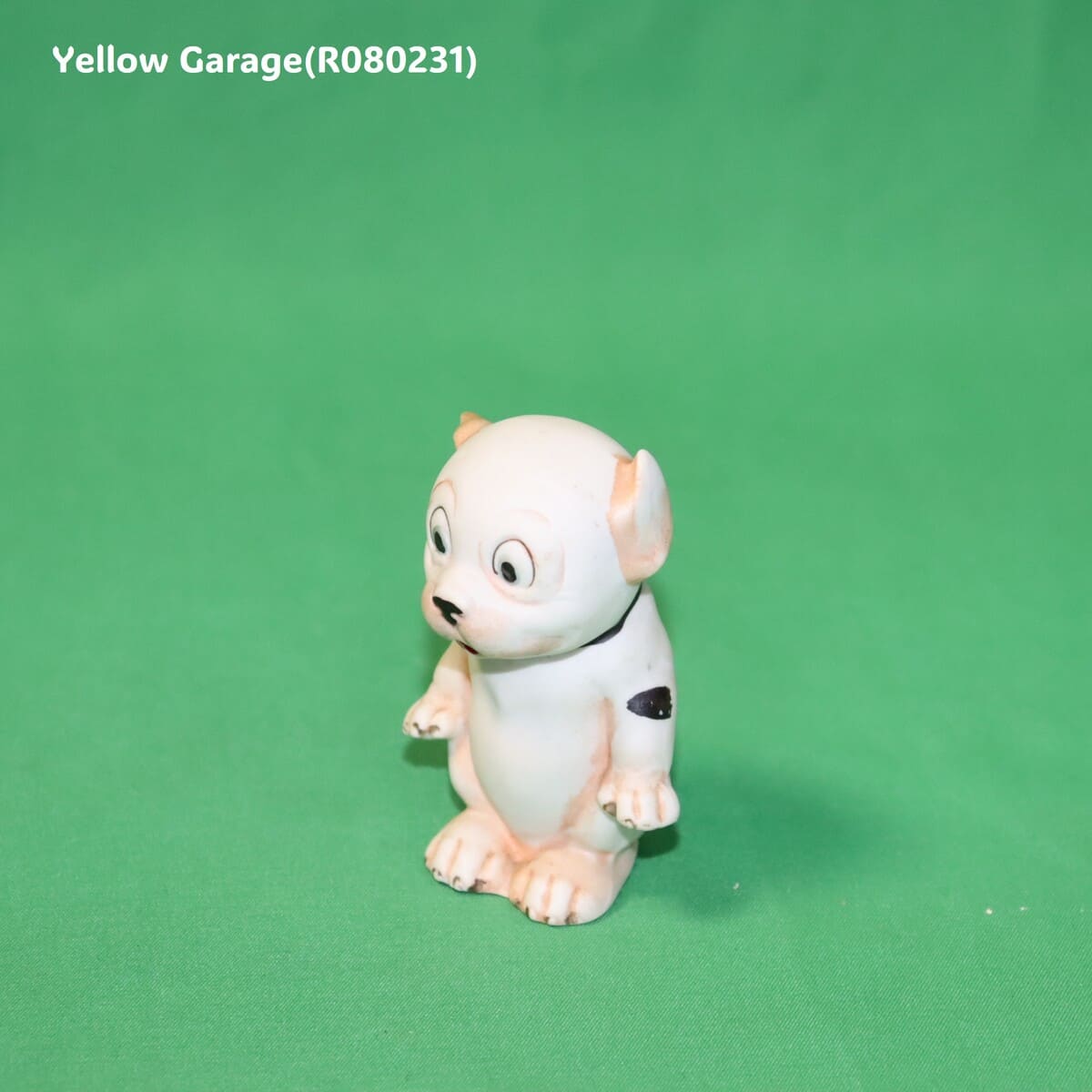 1920年代イギリスの人気漫画家 George E. Studdy によって生み出されたキャラクター「BONZO（ボンゾ）」の陶器フィギュアです_左斜め