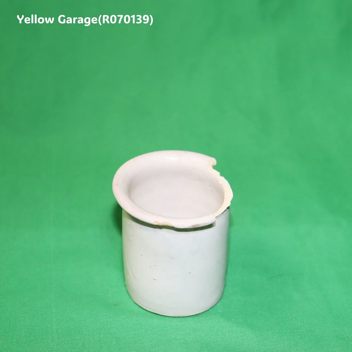 白釉の小さなアンティーク陶器ポット_正面