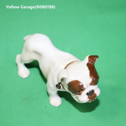 精緻な手仕事で仕上げられた陶器製ブルドッグのアンティークフィギュリン_右下
