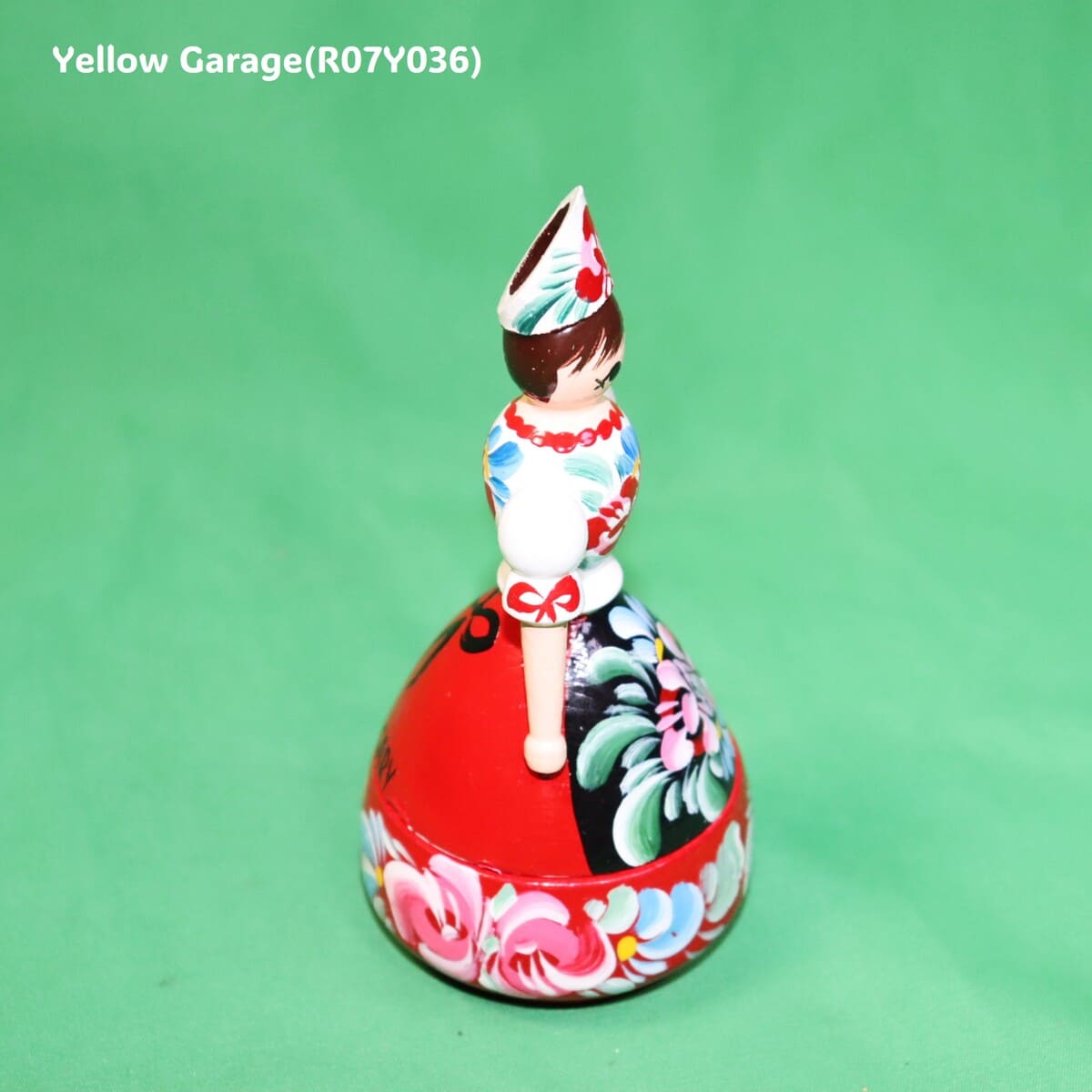 【ハンガリー製 ハンドペイント木製人形】民族衣装デザインのミニコンテナ型人形（ヴィンテージ風）