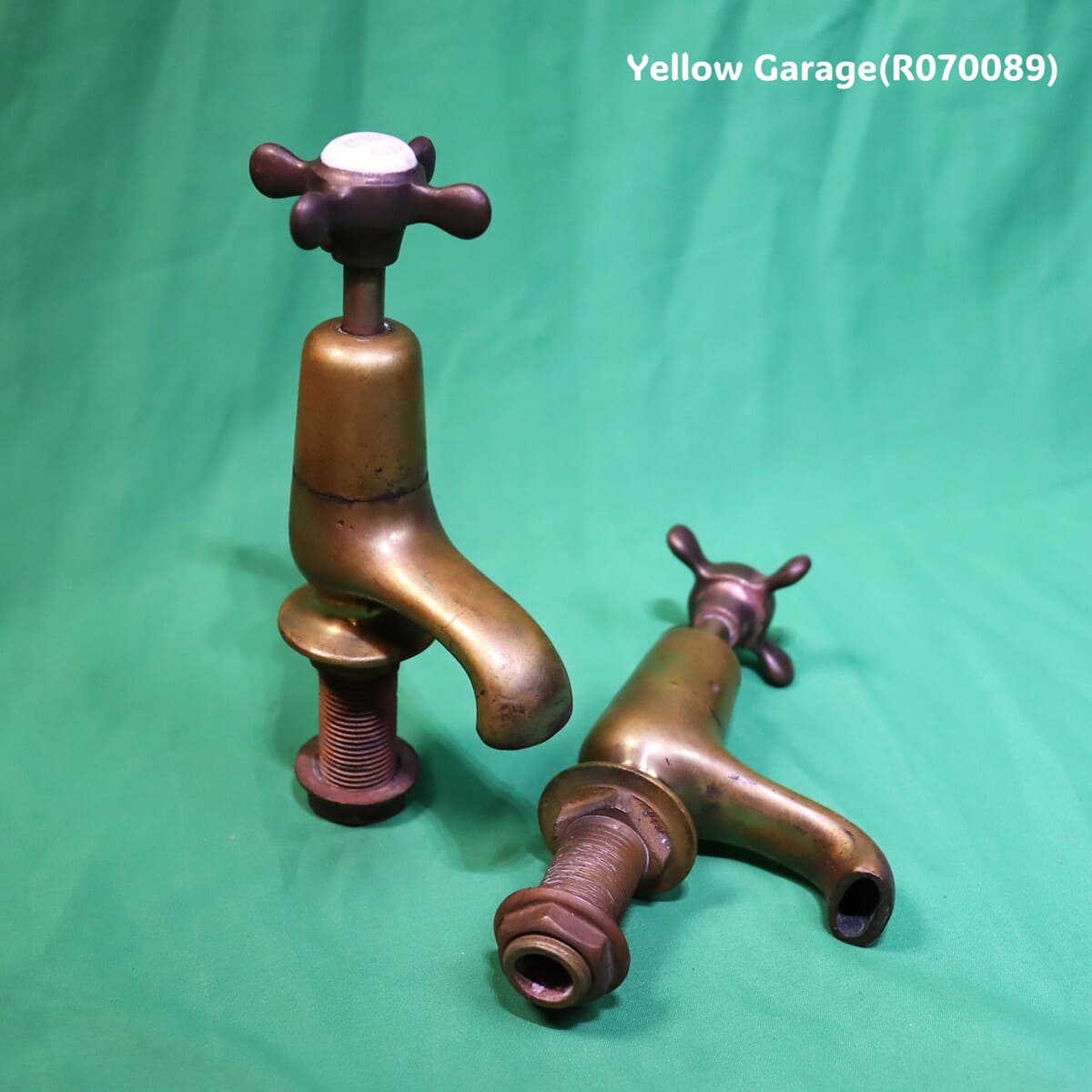 FROY LONDON 真鍮製 アンティーク蛇口セット（HOT & COLD）　側面