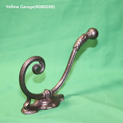 19世紀末から20世紀初頭にかけてヨーロッパの家庭玄関で実際に使われていたアンティークの壁付けフック_全体右上