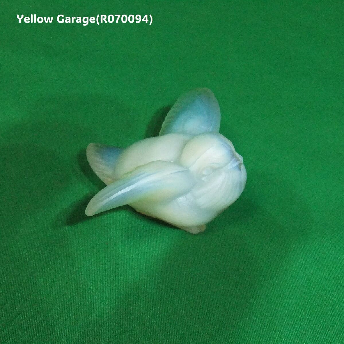 Sabino France製 オパルセントガラス小鳥像 “Oiseau aux Ailes Déployées”　左