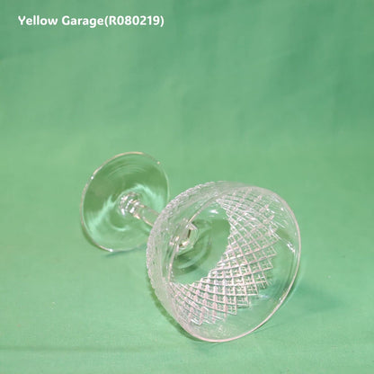 エドワーディアン様式（20世紀初頭）の影響を色濃く感じさせるアンティークのカットガラス製シャンパンクープ（ソーサー型グラス）＿右下