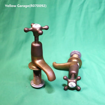 ヴィクトリアンスタイル 真鍮製アンティーク蛇口（HOT & COLD ペア）　側面