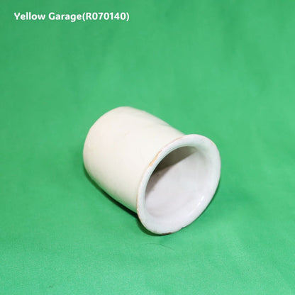 この小さな白釉の陶器容器は、手づくりならではの柔らかなゆらぎと経年による風合いが魅力のアンティークアイテムです_3