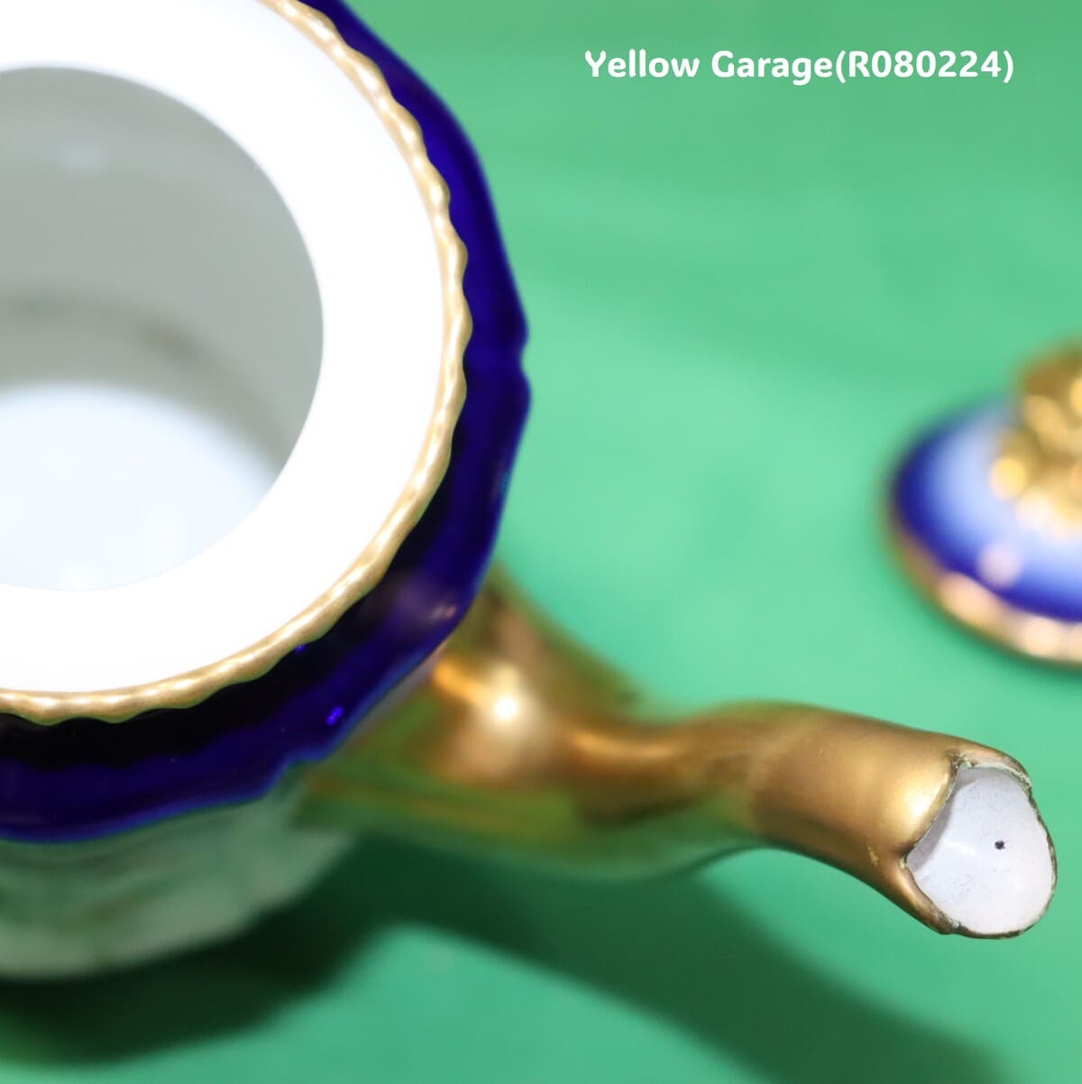 19世紀末〜20世紀初頭に製造されたフランス・リモージュのアンティークティーセット_ポット中