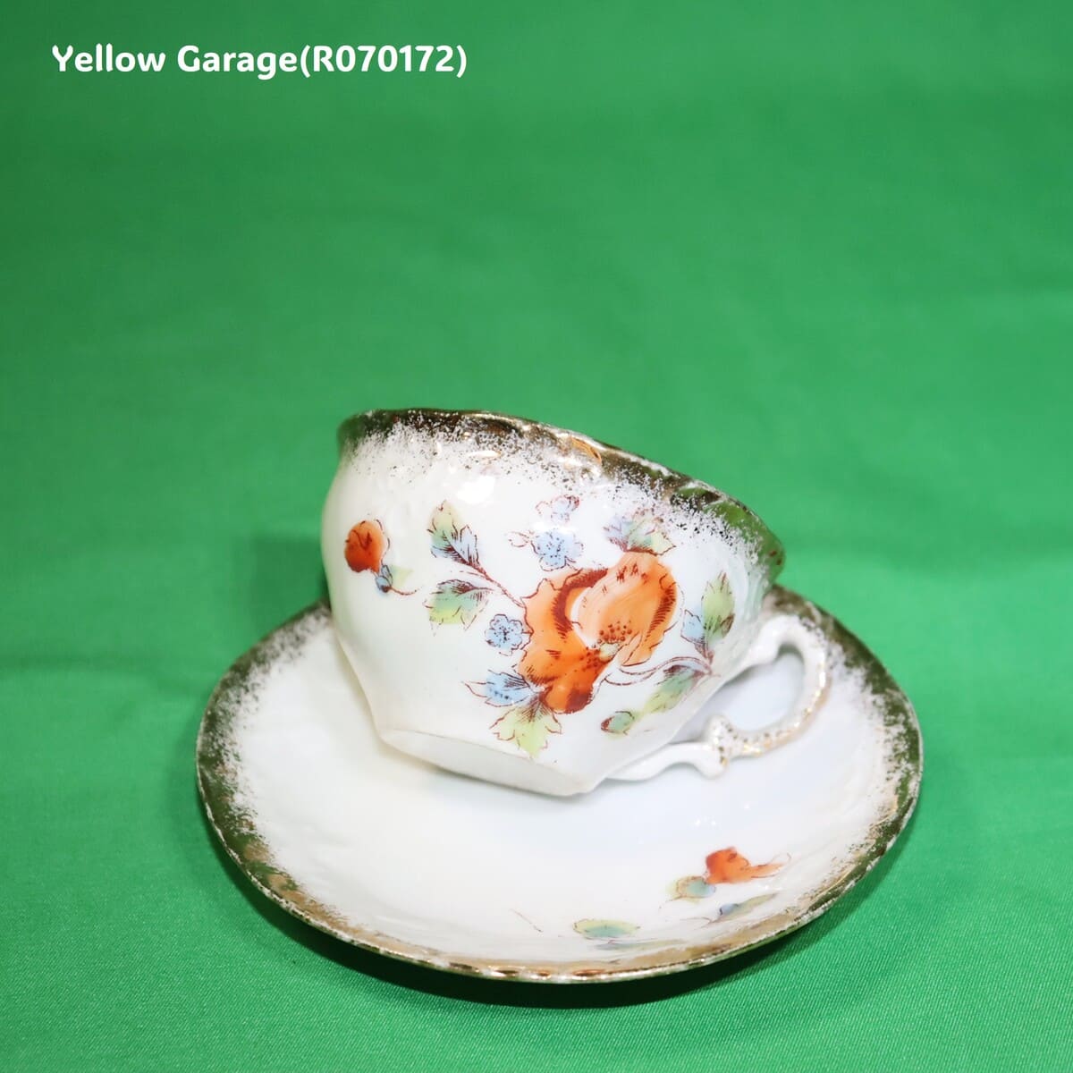 小振りなサイズが特徴のアンティーク・ティーセット＿カップ2絵柄