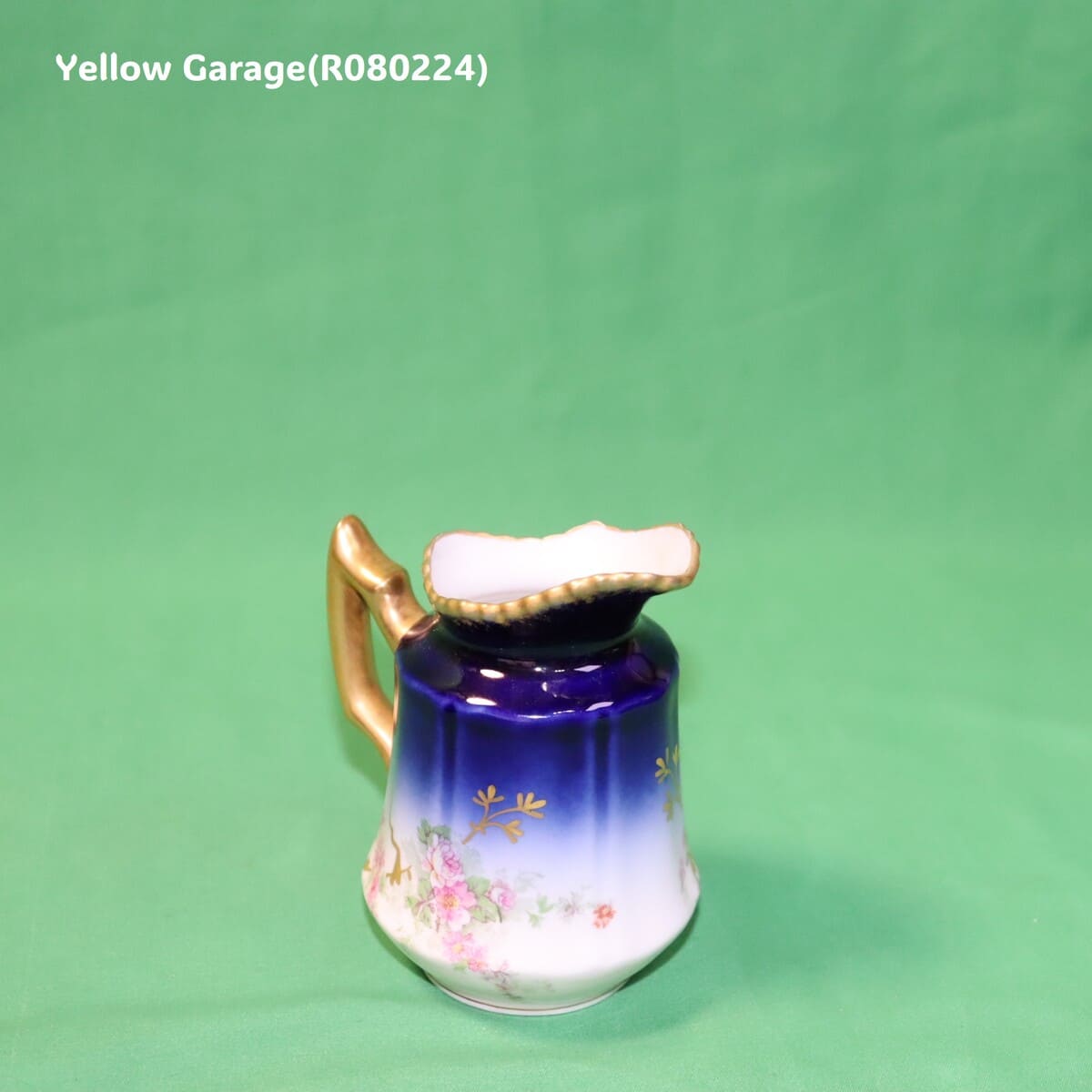 19世紀末〜20世紀初頭に製造されたフランス・リモージュのアンティークティーセット_ミルクポット右