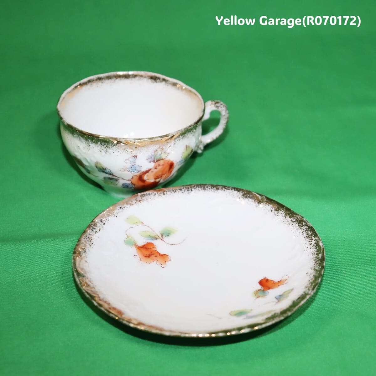 小振りなサイズが特徴のアンティーク・ティーセット＿カップ2ソーサー