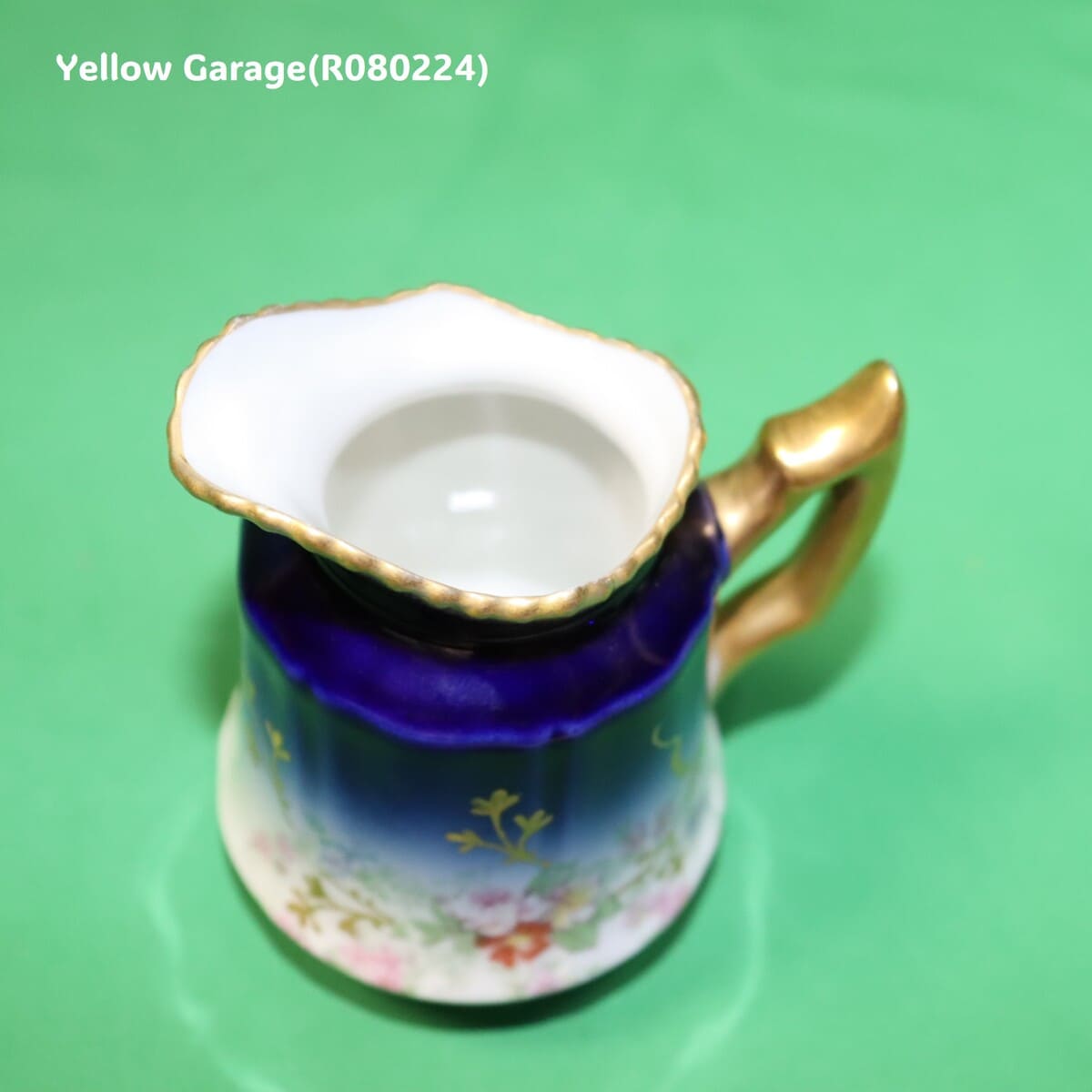 19世紀末〜20世紀初頭に製造されたフランス・リモージュのアンティークティーセット_ミルクポット上から