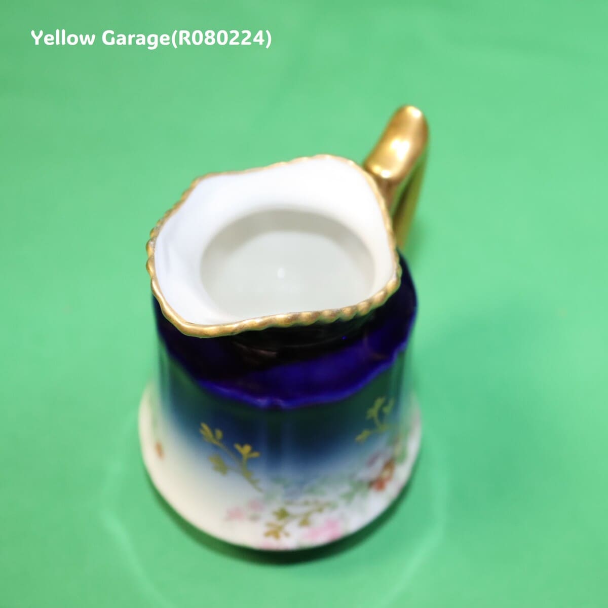 19世紀末〜20世紀初頭に製造されたフランス・リモージュのアンティークティーセット_ミルクポット上から口下